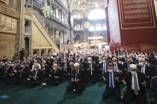 ΥΠΕΞ: Ζήτημα ολόκληρης της ανθρωπότητας η μετατροπή της Αγίας Σοφίας σε τζαμί