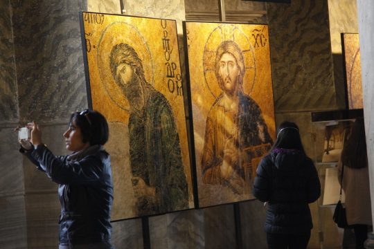Μνημεία ανυπεράσπιστα