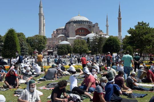 Μπαράζ αντιδράσεων για το σόου Ερντογάν στην Αγία Σοφία