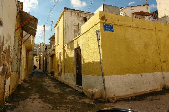 Ηράκλειο: Κρούουν τον κώδωνα του κινδύνου για τα ετοιμόρροπα κτίρια