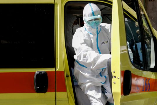 ΕΚΑΒ Κρήτης: Αντιδράσεις για τη μεταφορά κρουσμάτων σε ξενοδοχεία καραντίνας