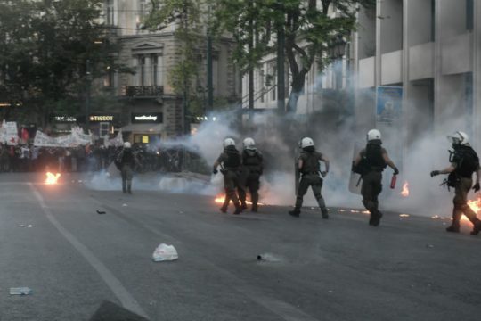 Ο ΣΥΡΙΖΑ για τον «αστυνομικό που απέτρεψε σύλληψη κουκουλοφόρου»