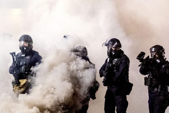 Καταστολή με… χορηγούς πετρελαϊκούς κολοσσούς