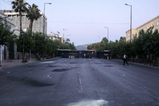 Σε δίκη ο αστυνομικός που «εμπόδισε σύλληψη διαδηλωτή»