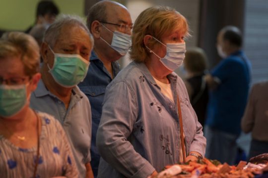 Έξαρση κρουσμάτων σε Καταλονία και Ισραήλ έφερε νέα καραντίνα