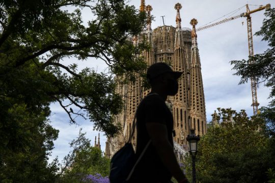 Η Ισπανία «τρέχει» να σώσει την τουριστική σεζόν