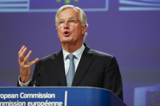 Στασιμότητα στο θέμα του Brexit διαπιστώνει ο Μπαρνιέ