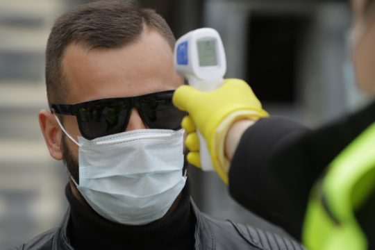 Στις πύλες εισόδου τα 2 στα 3 κρούσματα στο τελευταίο 24ωρο