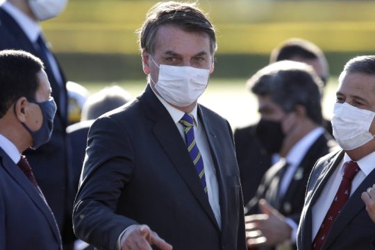 Παραμένει θετικός στον κορονοϊό ο Μπολσονάρο