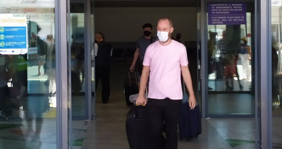 Έφτασαν οι πρώτοι Βρετανοί τουρίστες στην Κρήτη