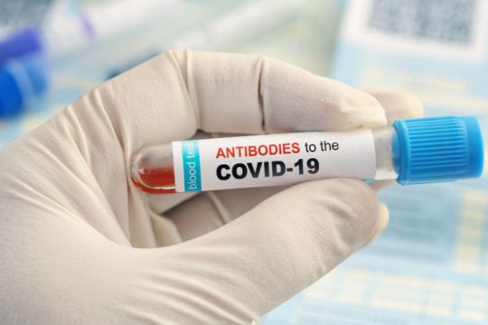 Μόνο λίγους μήνες διαρκεί η ανοσία στην Covid-19