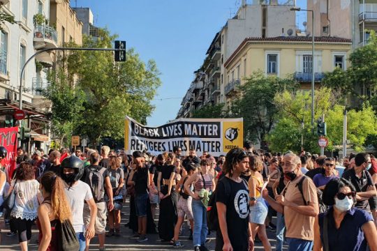 Δυναμικό αντιρατσιστικό μήνυμα από την πλατεία Βικτωρίας