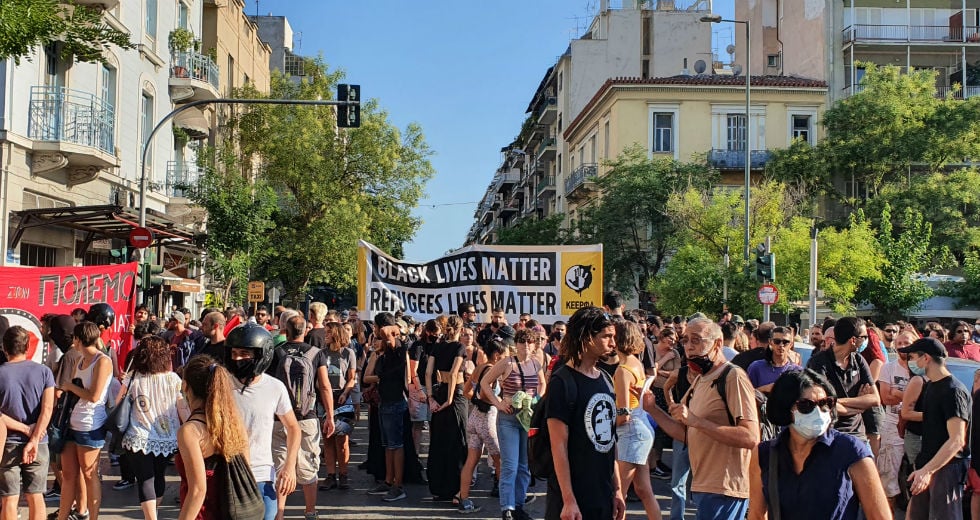 Δυναμικό αντιρατσιστικό μήνυμα από την πλατεία Βικτωρίας