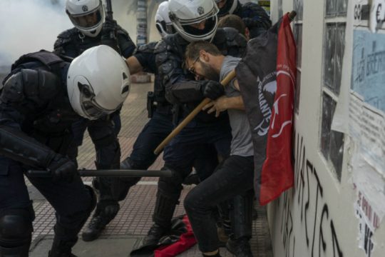 Τρομοκρατία με τις ευλογίες κυβέρνησης