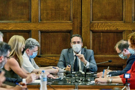 Ο κ. Χρυσοχοΐδης ήξερε για τις συλλήψεις πριν αυτές γίνουν!