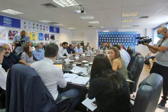 Ανατροπές και… έξωθεν παρεμβάσεις