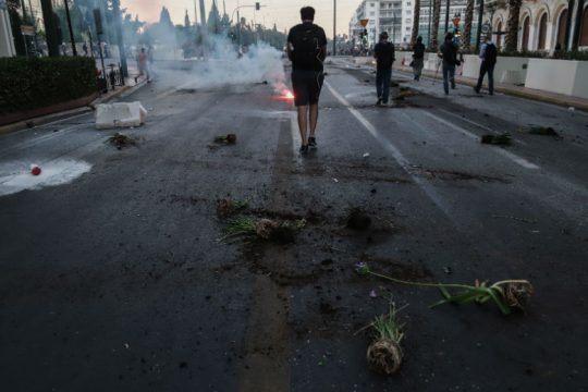 Δίωξη κατ’ αγνώστων για απόπειρα ανθρωποκτονίας αστυνομικού