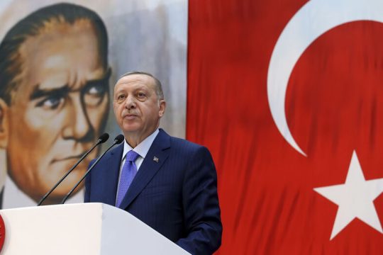 Αναζητεί σωτηρία στην… Αγια-Σοφιά