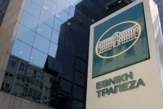 Παράνομη η μηνιαία χρέωση σε καταθετικούς λογαριασμούς της Εθνικής Τράπεζας - ΕΚΠΟΙΖΩ: «Απόφαση σταθμός»