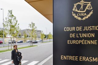 Καταδίκη της Ουγγαρίας για ρατσισμό κατά τρανς πρόσφυγα