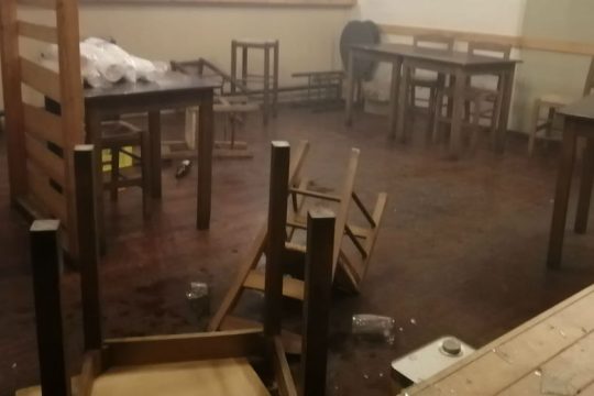 Νύχτα έντασης στα Εξάρχεια με προσαγωγές και συλλήψεις