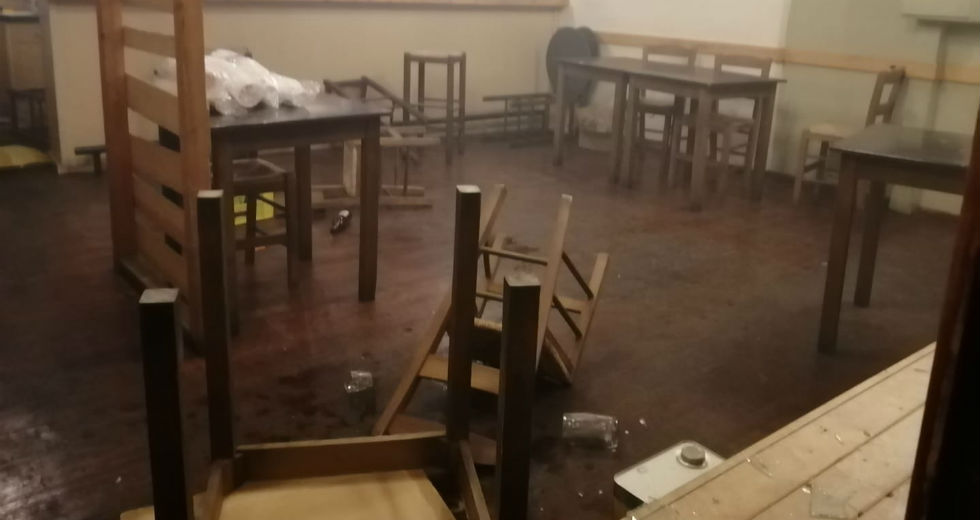 Νύχτα έντασης στα Εξάρχεια με προσαγωγές και συλλήψεις
