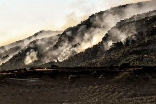 Κριτική ΣΥΡΙΖΑ για καθυστερήσεις και άφαντο «112» στη φωτιά στις Κεχριές