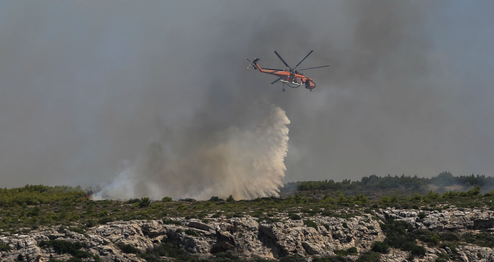 Σε ύφεση η πυρκαγιά στο Λαύριο