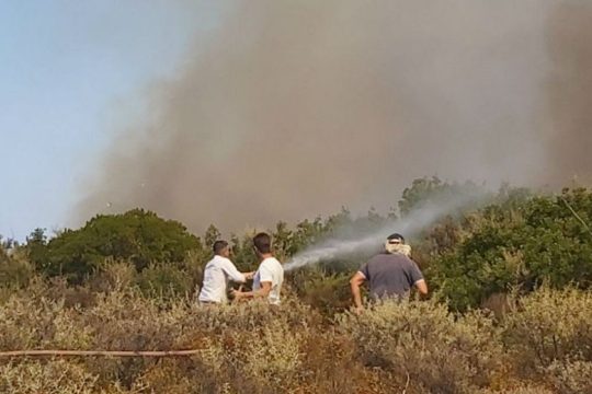 Υπό μερικό έλεγχο η φωτιά στην Κερατέα