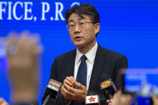 Κίνα: Μη εγκεκριμένο εμβόλιο έκανε ο επικεφαλής του Κέντρου Ασθενειών