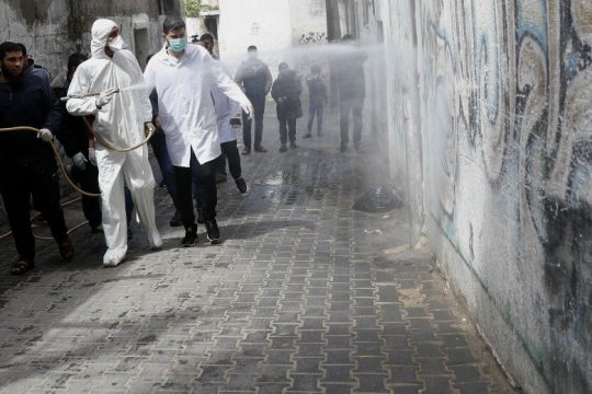 Έξαρση της πανδημίας στο Ισραήλ, ακυρώνει τις διακοπές και επαναφέρει αυστηρά μέτρα