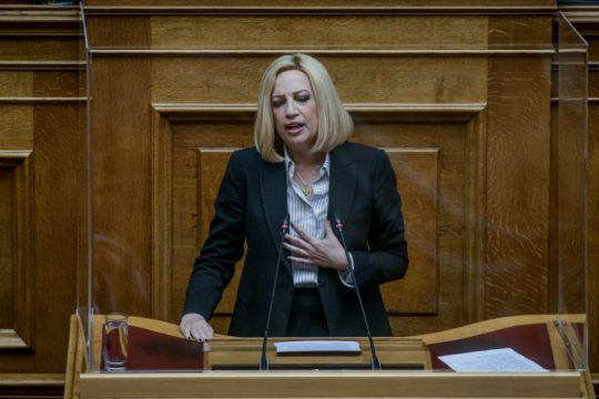 Επιχείρηση αποδόμησης Τσίπρα από Γεννηματά