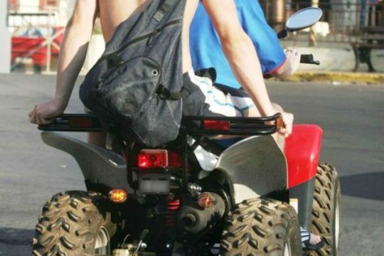 Ηράκλειο: Στην εντατική τουρίστας μετά από τροχαίο με «γουρούνα»