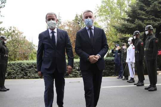 Δεν υπάρχει στρατιωτική λύση για τη Λιβύη, δήλωσε ο Ιταλός υπουργός Άμυνας από την Τουρκία