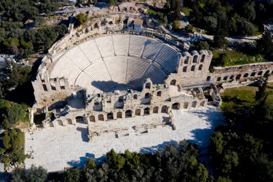 Παζλ στα ανοιχτά θέατρα