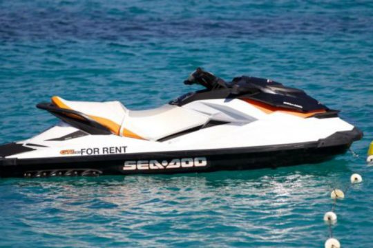 Τζετ σκι που οδηγούσε 13χρονος τραυμάτισε 15χρονη στη Μύκονο
