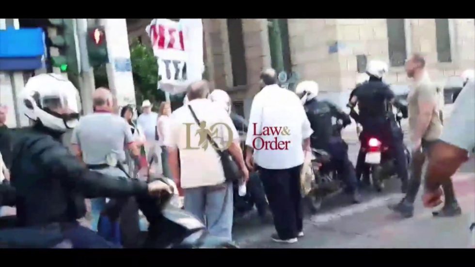 Βίντεο «καίνε» την ΣΕΦΕΕΑ για τον «αστυνομικό του ΣΥΡΙΖΑ που απέτρεψε σύλληψη κουκουλοφόρου»