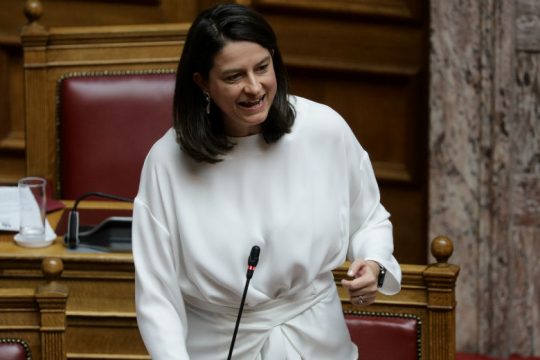Πέρασε το νομοσχέδιο της Κεραμέως υπέρ των σχολαρχών