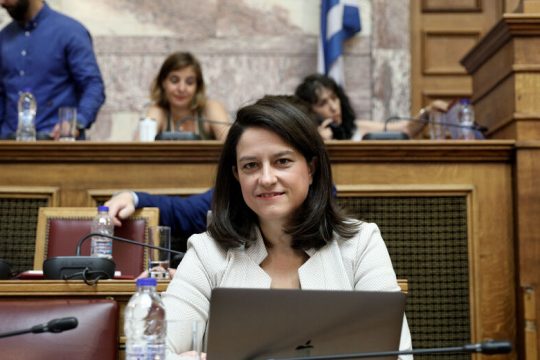 Ατελέσφορη η συνάντηση της Κεραμέως με την ΟΙΕΛΕ