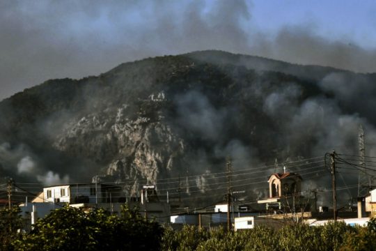 Σε κατάστασης έκτακτης ανάγκης πέντε χωριά στην Κορινθία, λόγω της φωτιάς