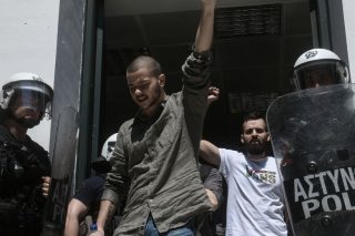 «Είναι πιο βάρβαρο να πληροφορείσαι ότι απολύεσαι από το να μαθαίνεις στη ΓΑΔΑ ότι περνάς Νομική»