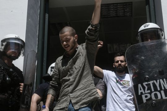 «Είναι πιο βάρβαρο να πληροφορείσαι ότι απολύεσαι από το να μαθαίνεις στη ΓΑΔΑ ότι περνάς Νομική»