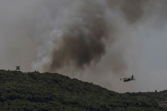 Σε ύφεση η φωτιά στο Λαύριο