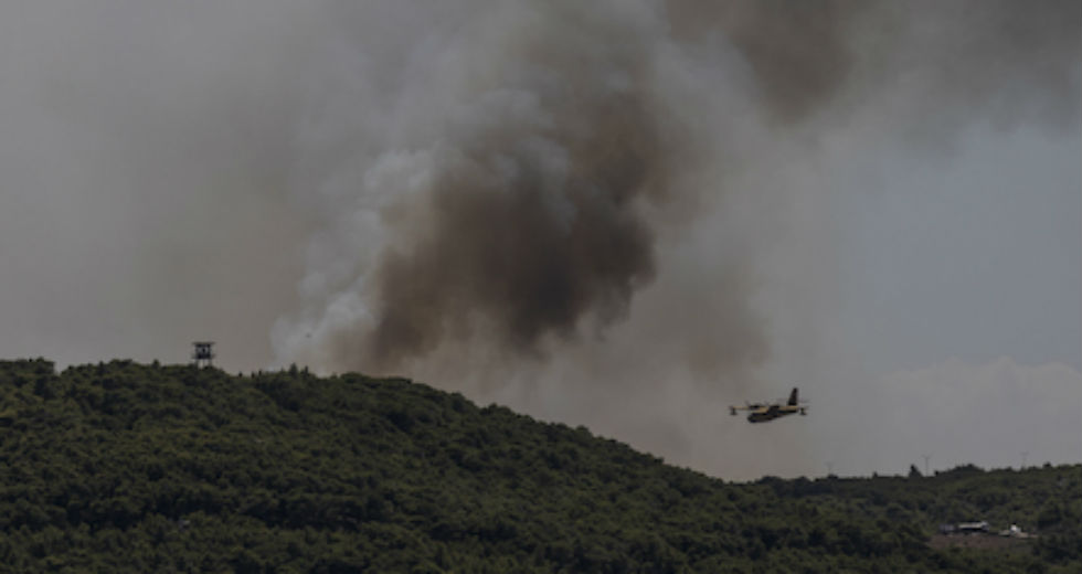 Σε ύφεση η φωτιά στο Λαύριο