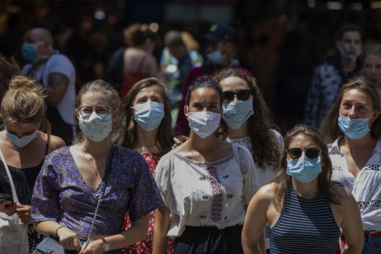 Επανέρχονται αυστηρά μέτρα στην Ευρώπη λόγω του Covid-19