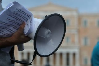 Ψηφίζει επί της αρχής