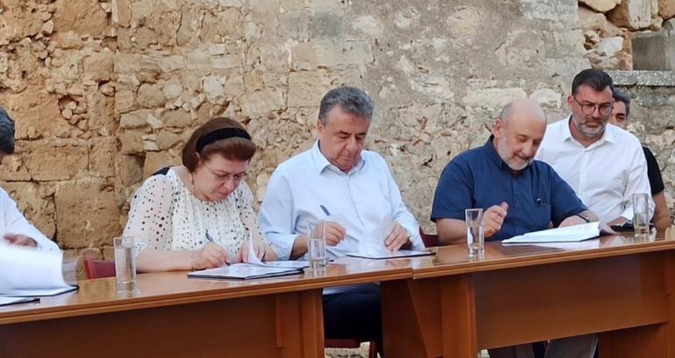 Χανιά: Υπογράφηκε η προγραμματική σύμβαση για τη μελέτη αποκατάστασης των Νεωρίων