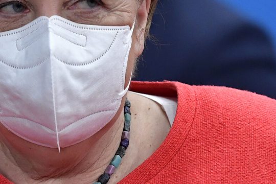 «Ιστορική» σύνοδος ή… Νύχτα με τις Μάσκες;