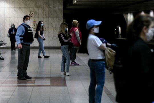 Τραυματίστηκε άνδρας που έπεσε στις γραμμές του μετρό «Νομισματοκοπείο»