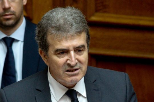 Αγνοεί επιδεικτικά τους θεσμικούς παράγοντες ο Μ. Χρυσοχοΐδης